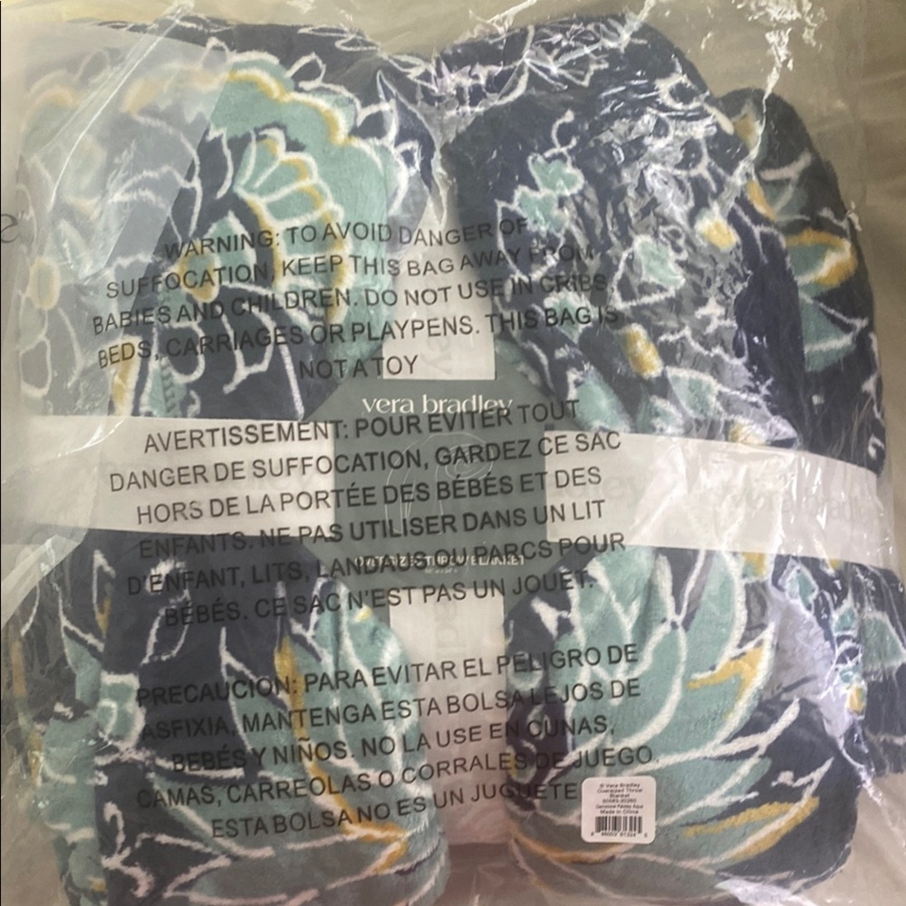 Large Paisley Print Fleece Throw Blanket - Picture 4 of 5